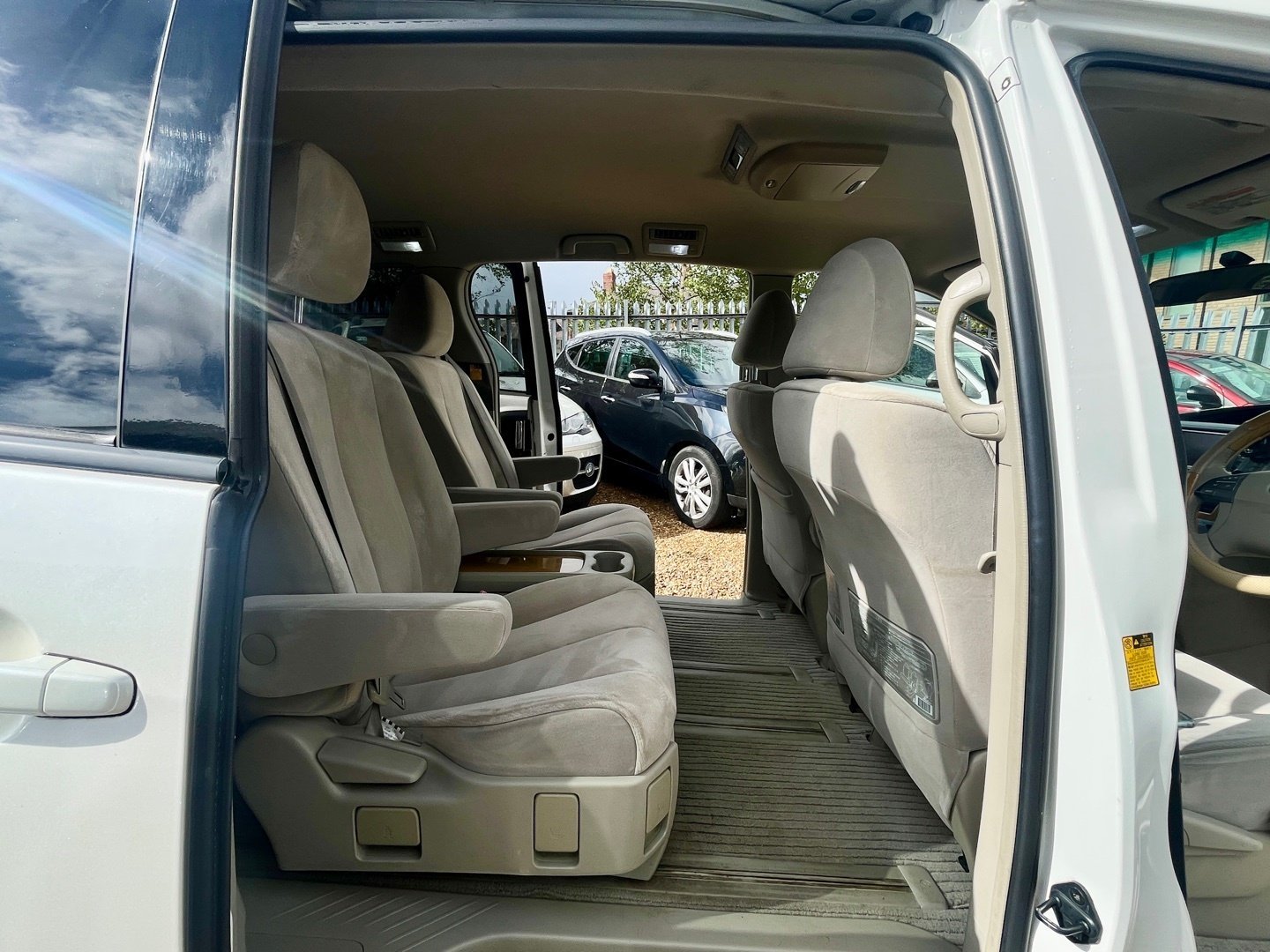 Used Toyota Estima 2015 for sale - 77423526: Photo 16