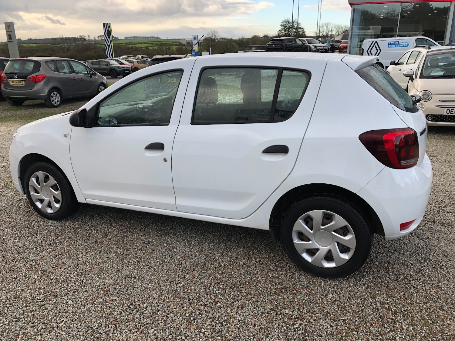 Used Dacia Sandero 2018 for sale - 76602902: Photo 4