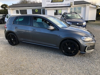 Used Volkswagen Golf 2018 for sale - 77005111: Photo
