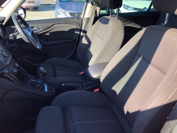 Used Vauxhall Zafira Tourer 2015 for sale - 76302299: Photo 15