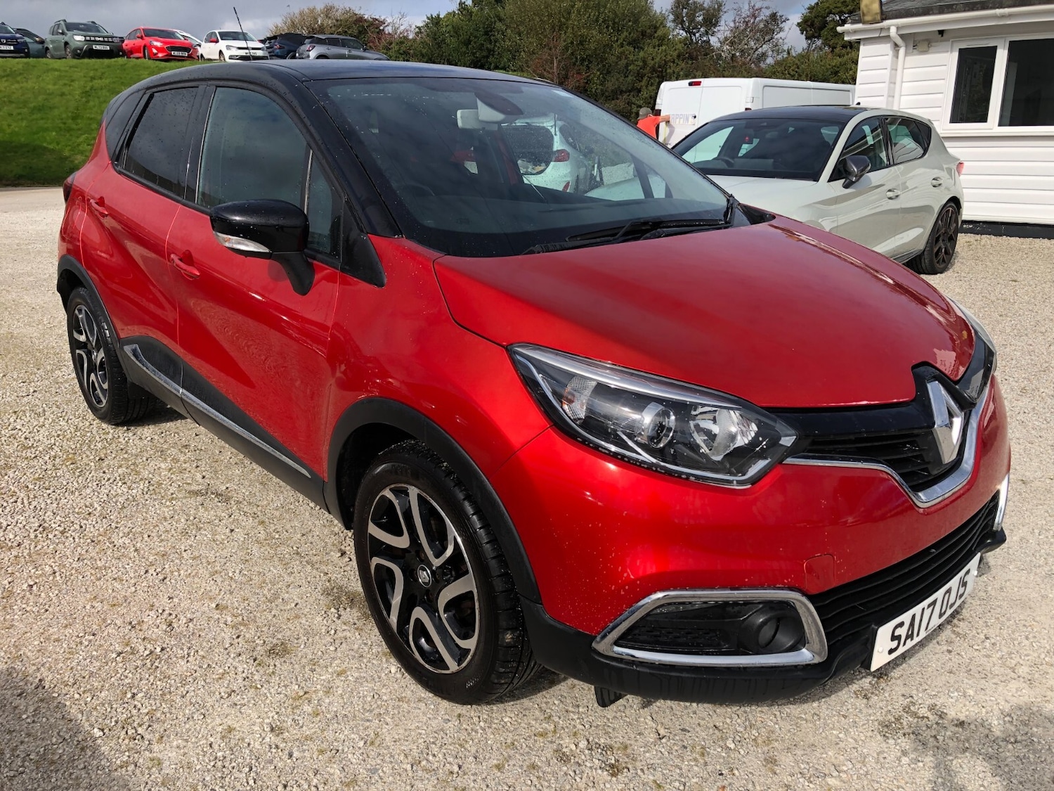 Used Renault Captur 2017 for sale - 76116809: Photo 1