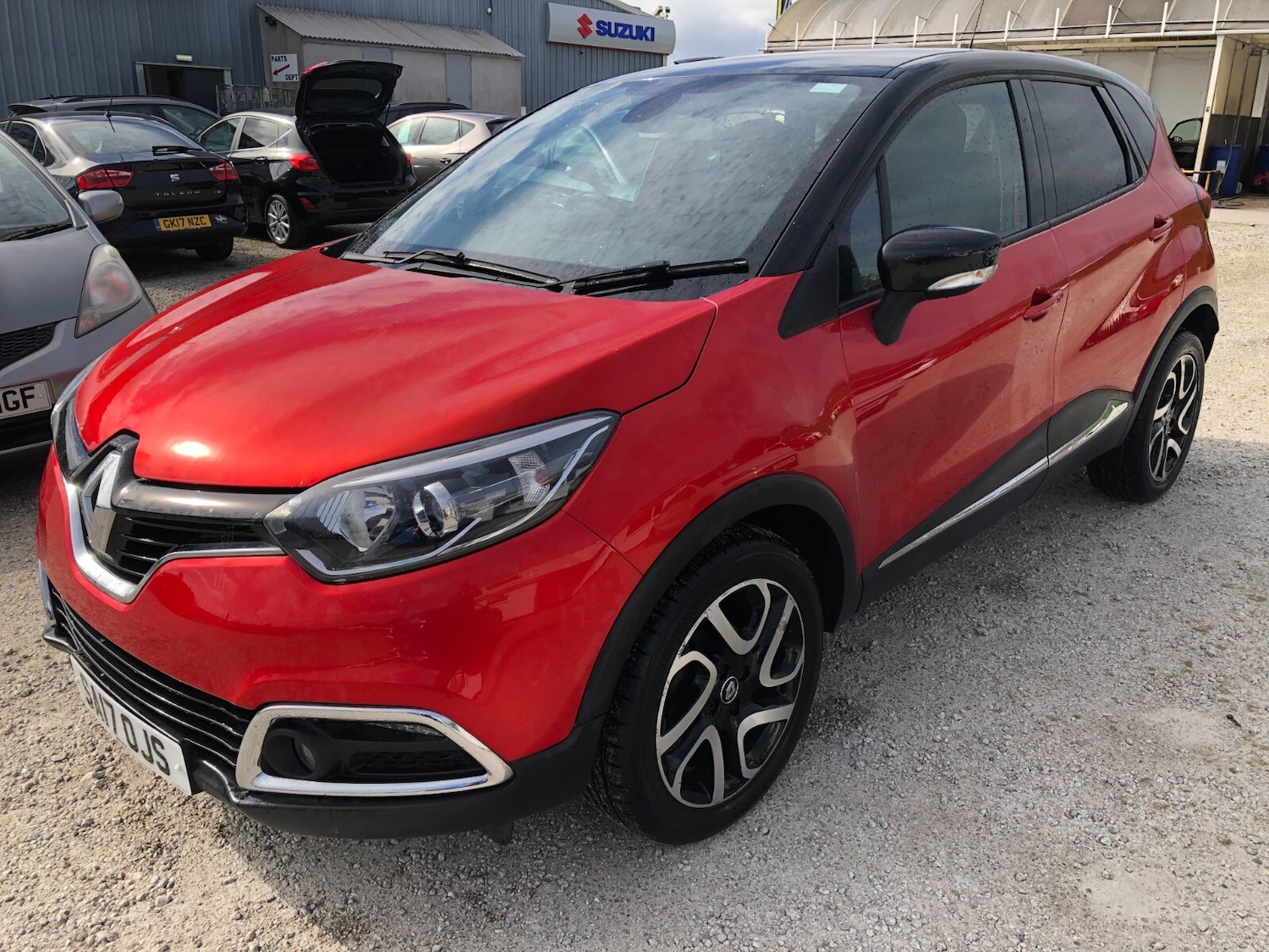 Used Renault Captur 2017 for sale - 76116809: Photo 2