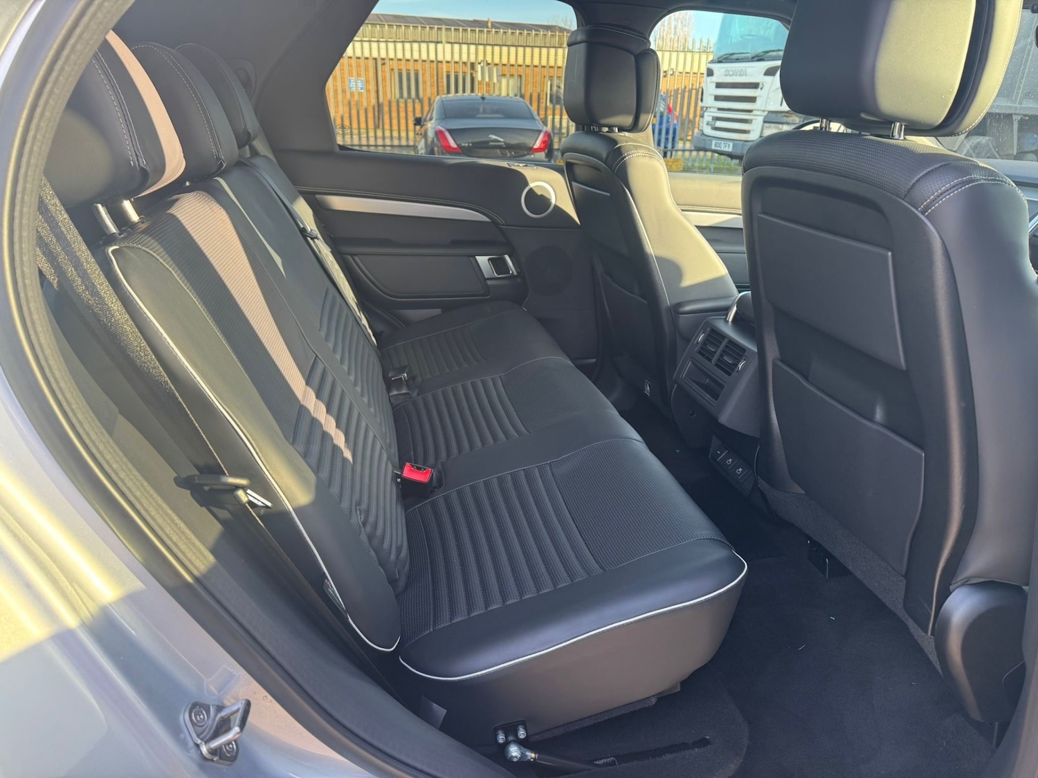 Used Land Rover Discovery 2024 for sale - 76707209: Photo 14