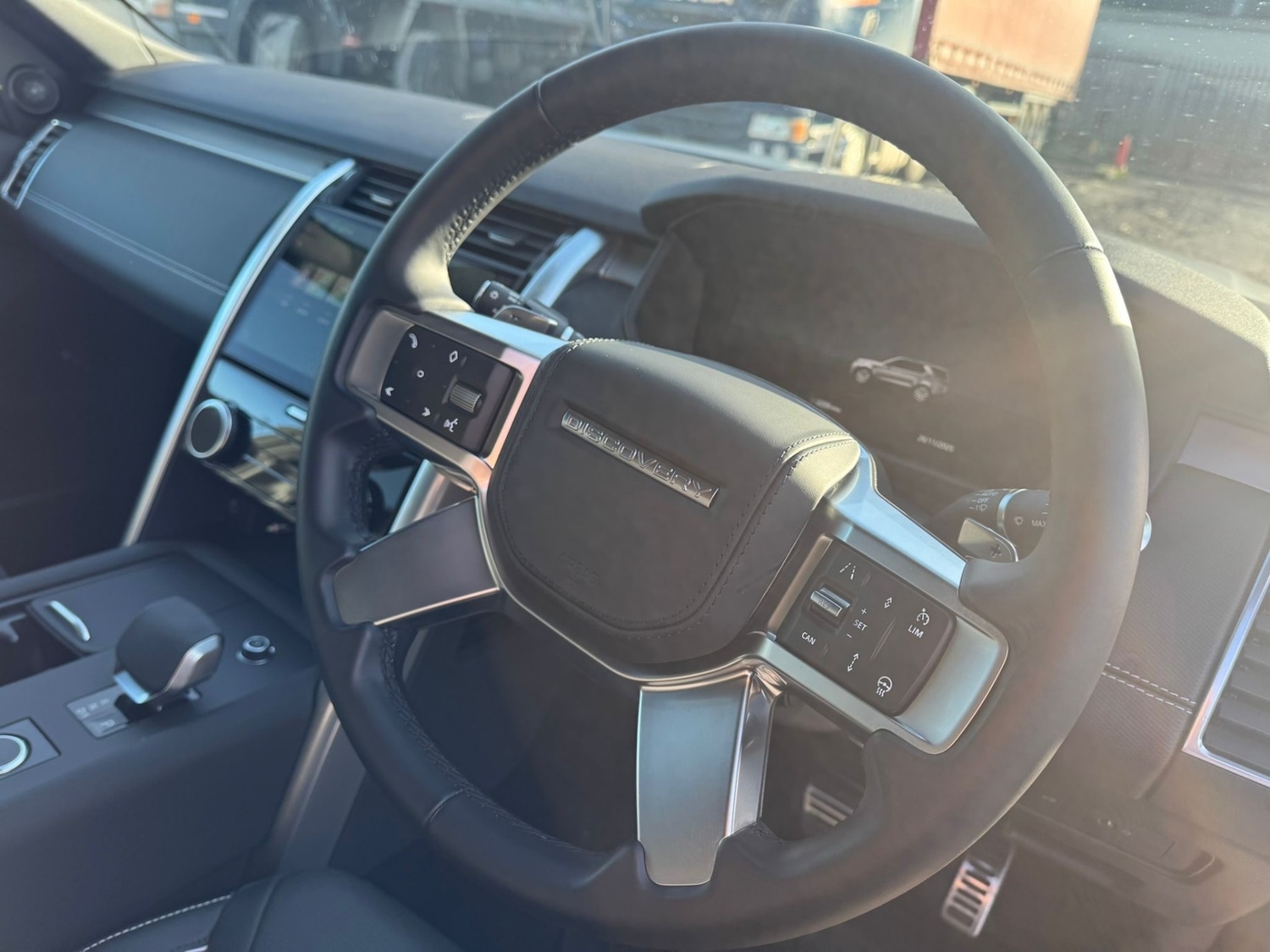 Used Land Rover Discovery 2024 for sale - 76707209: Photo 15