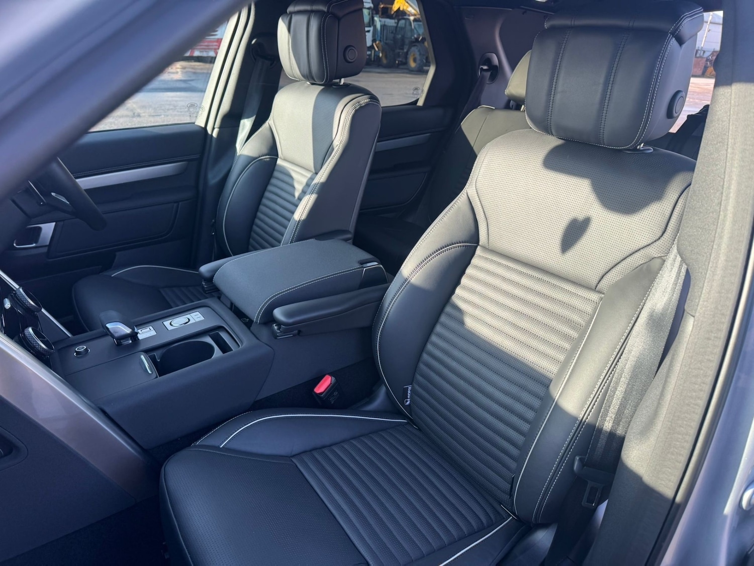 Used Land Rover Discovery 2024 for sale - 76707209: Photo 16