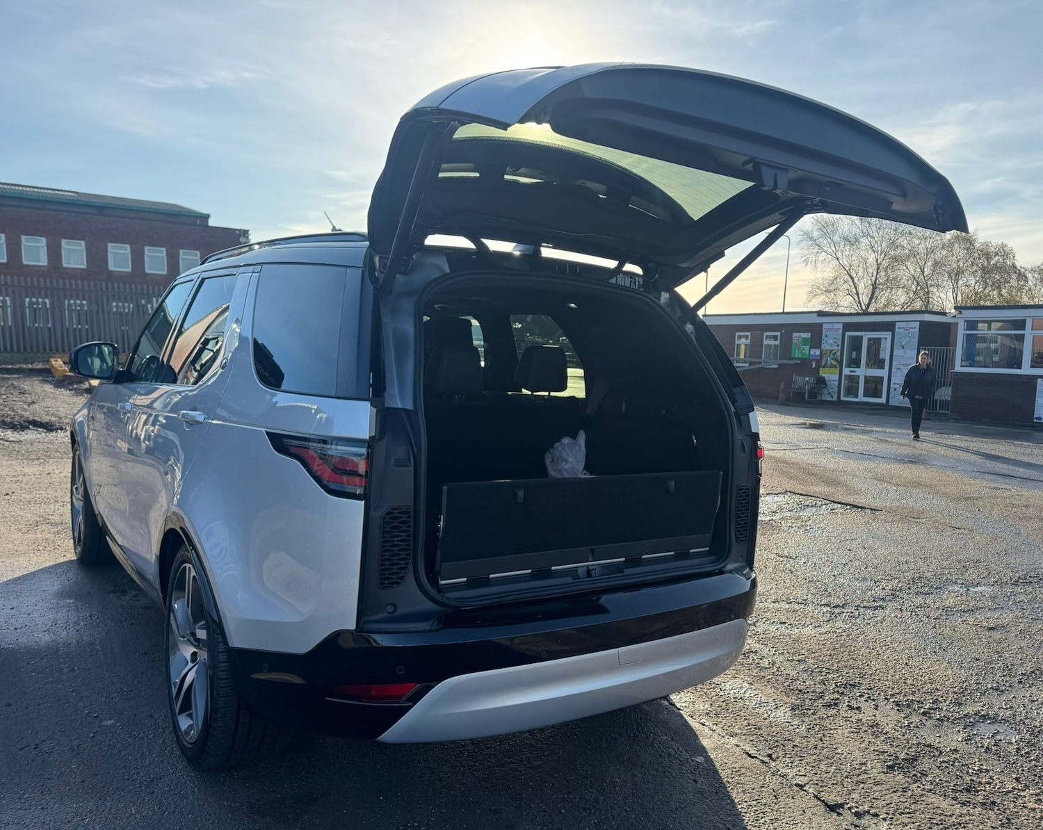 Used Land Rover Discovery 2024 for sale - 76707209: Photo 9