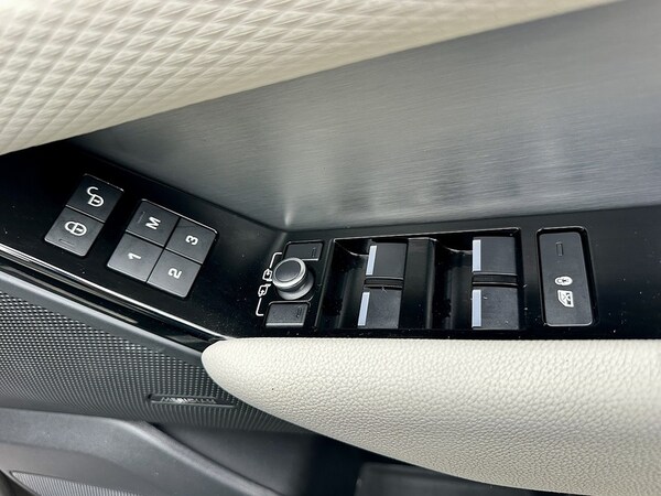 Used Land Rover Range Rover Velar 2018 for sale - 76274441: Photo 23