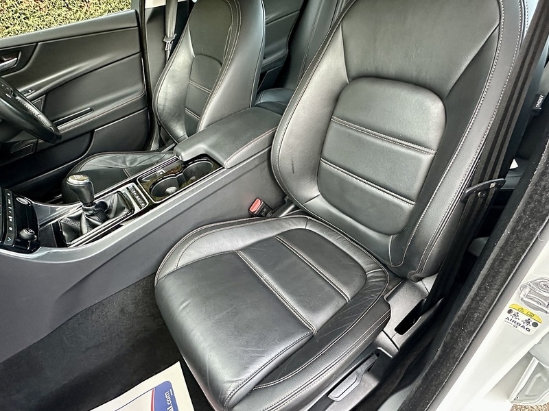 Used Jaguar XE 2015 for sale - 76720040: Photo 24