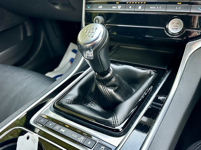 Used Jaguar XE 2015 for sale - 76720040: Photo 29