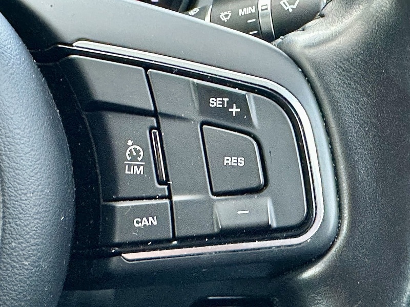 Used Jaguar XE 2015 for sale - 76720040: Photo 36