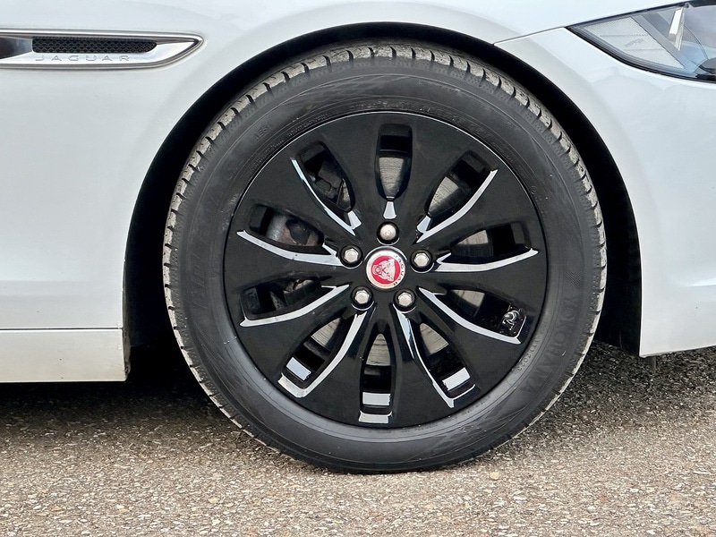 Used Jaguar XE 2015 for sale - 76720040: Photo 40