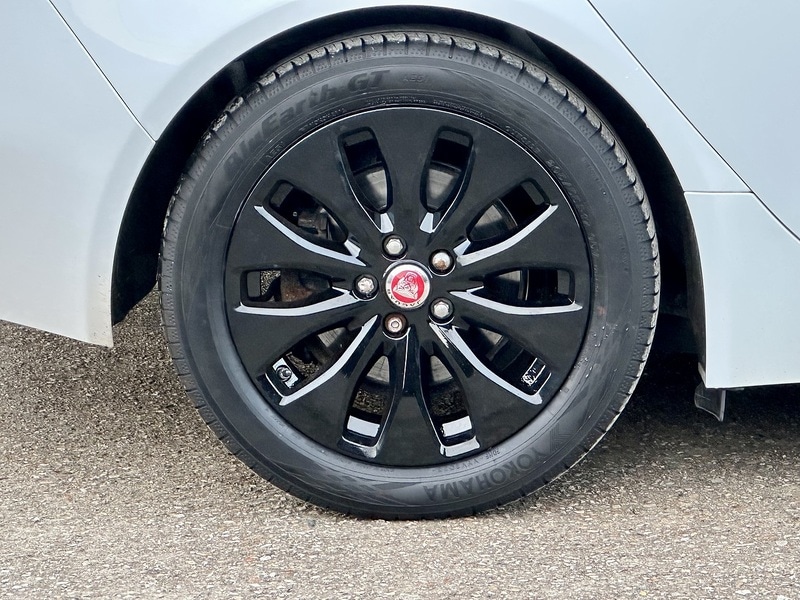 Used Jaguar XE 2015 for sale - 76720040: Photo 43