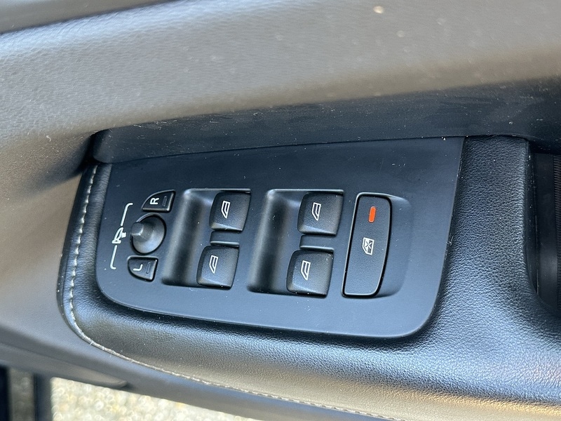 Used Volvo XC60 2017 for sale - 76655502: Photo 35