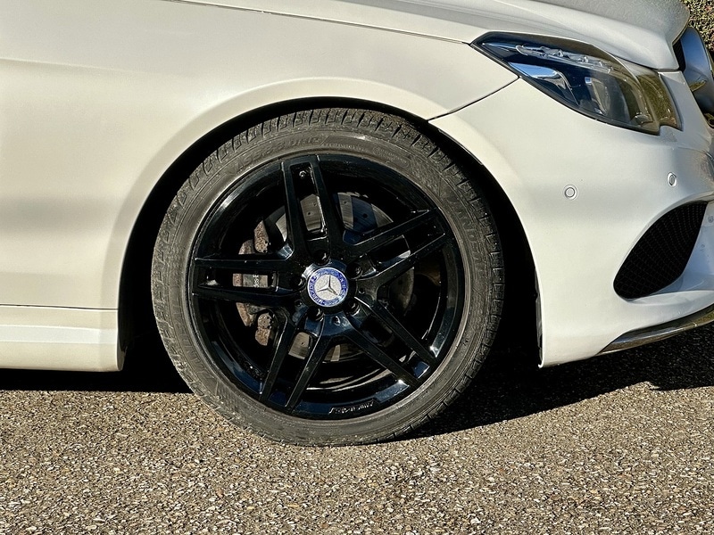 Used Mercedes-Benz E Class 2015 for sale - 76518496: Photo 41