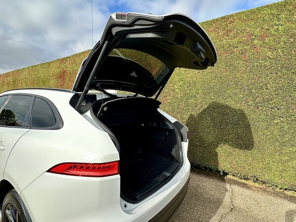 Used Jaguar F-Pace 2016 for sale - 76334104: Photo 17
