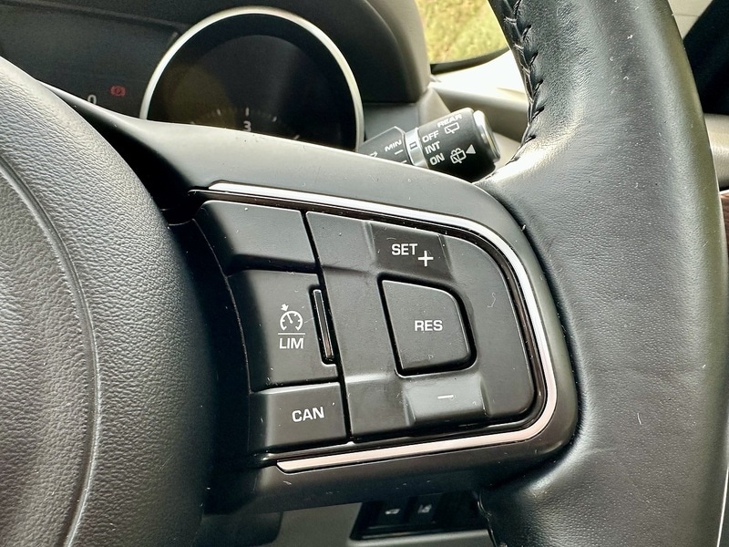 Used Jaguar F-Pace 2016 for sale - 76193955: Photo 37