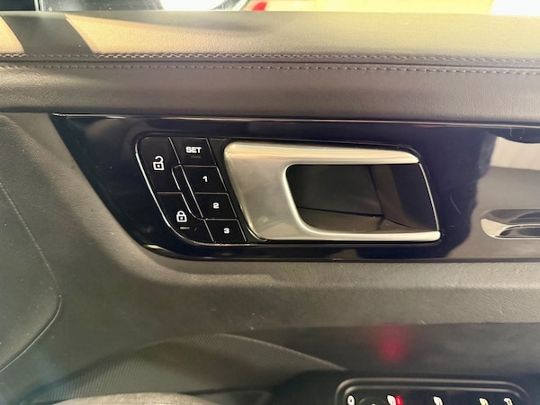 Used Porsche Cayenne 2019 for sale - 73013987: Photo 32