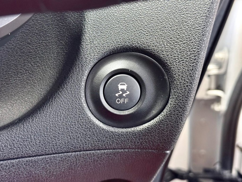 Used Nissan 370 Z 2015 for sale - 77534798: Photo 18