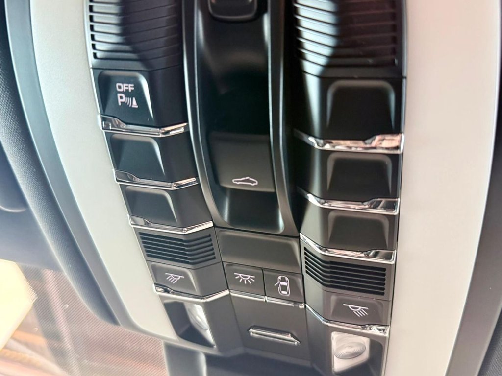 Used Porsche Macan 2019 for sale - 77879402: Photo 31