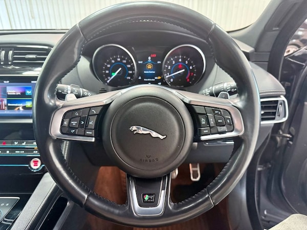 Used Jaguar F-Pace 2017 for sale - 75410795: Photo 11