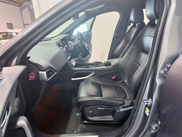 Used Jaguar F-Pace 2017 for sale - 75410795: Photo 33