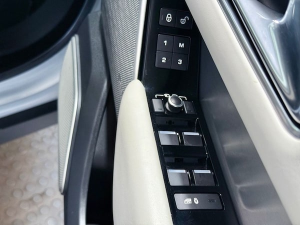 Used Land Rover Range Rover Velar 2017 for sale - 76291404: Photo 19