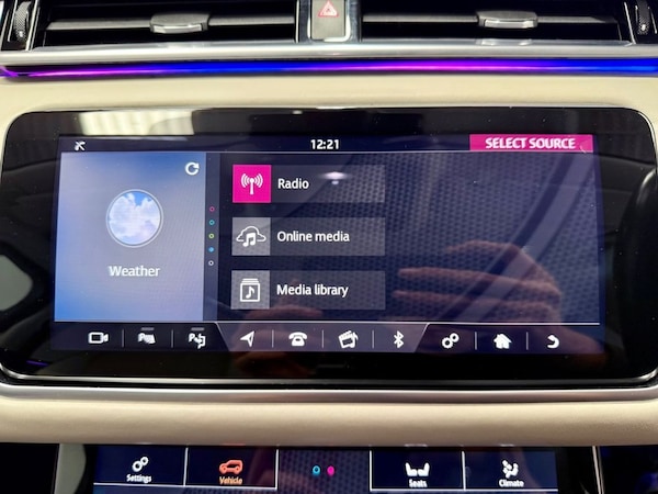 Used Land Rover Range Rover Velar 2017 for sale - 76291404: Photo 33