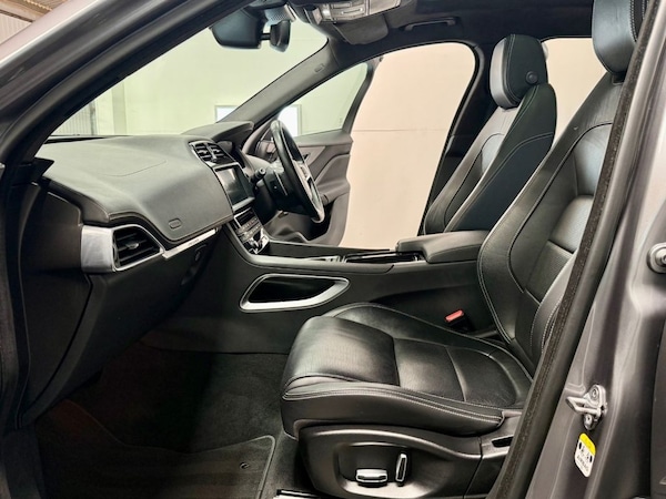 Used Jaguar F-Pace 2019 for sale - 74443290: Photo 32