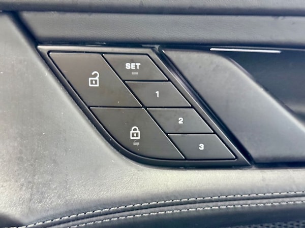 Used Porsche Taycan 2022 for sale - 76132976: Photo 21