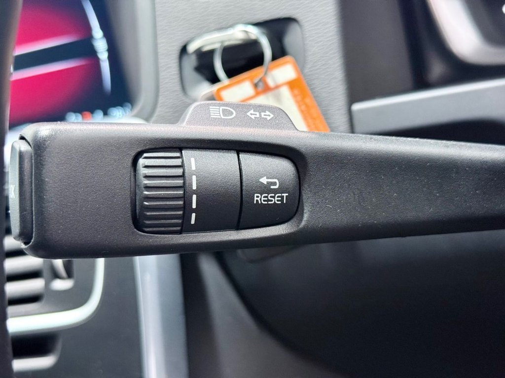 Used Volvo V60 2015 for sale - 76185594: Photo 16