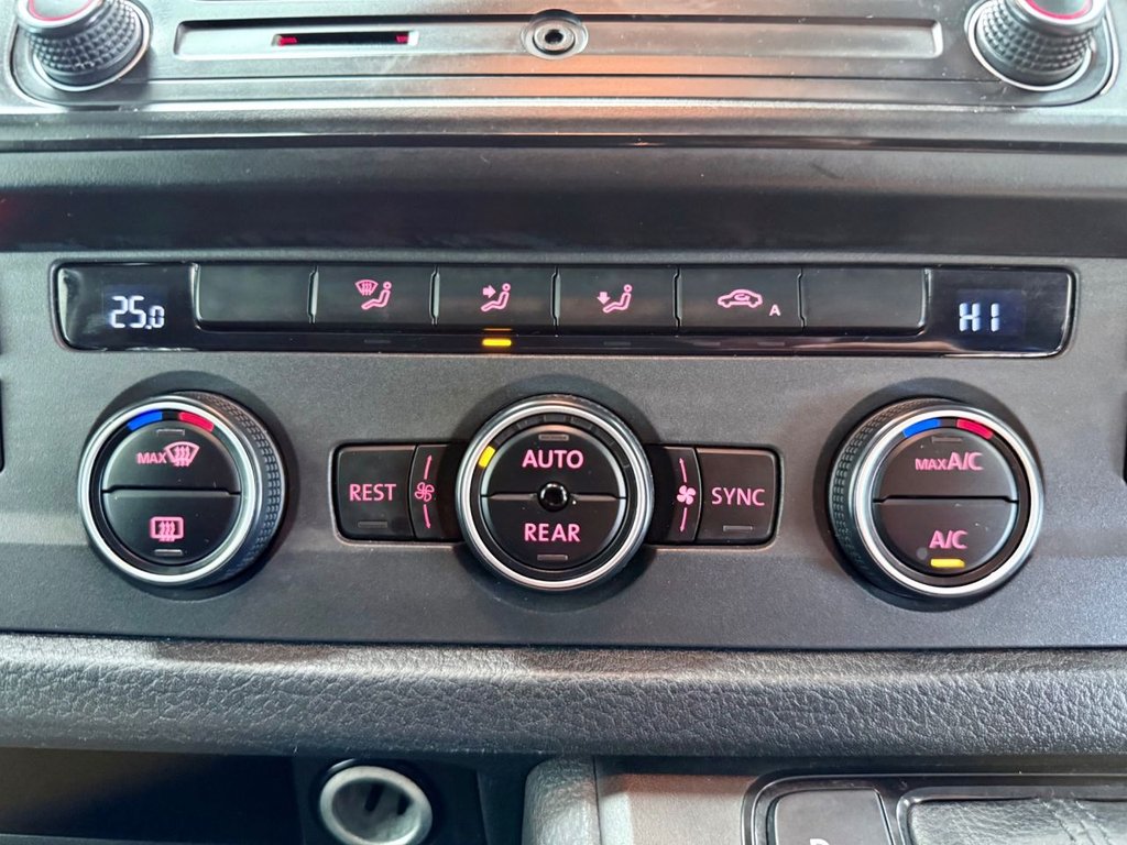 Used Volkswagen Transporter Shuttle 2017 for sale - 76509805: Photo 18