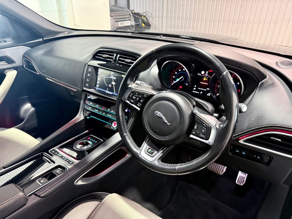Used Jaguar F-Pace 2018 for sale - 76698602: Photo 11