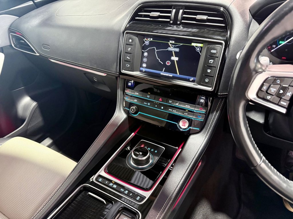 Used Jaguar F-Pace 2018 for sale - 76698602: Photo 14