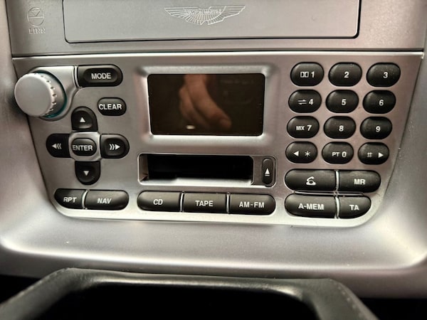 Used Aston Martin Vanquish 2003 for sale - 74974393: Photo 18