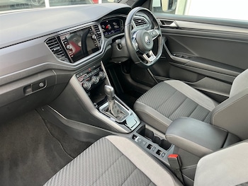 Used Volkswagen T-Roc 2022 for sale - 77848347: Photo