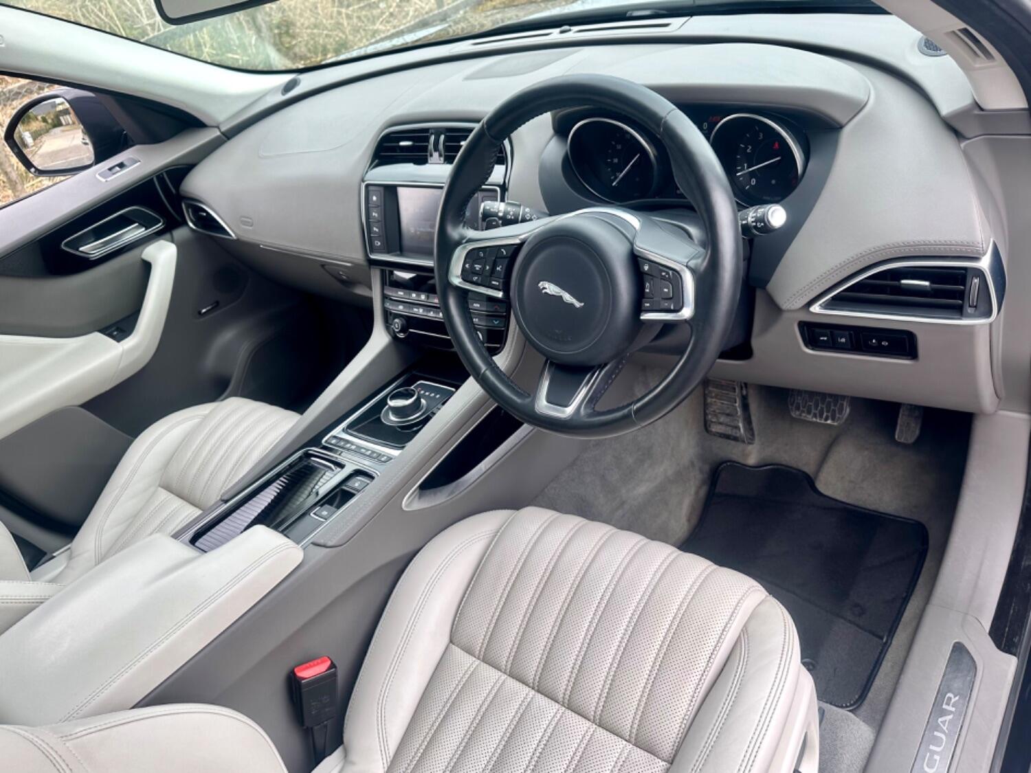 Used Jaguar F-Pace 2017 for sale - 76605809: Photo 12