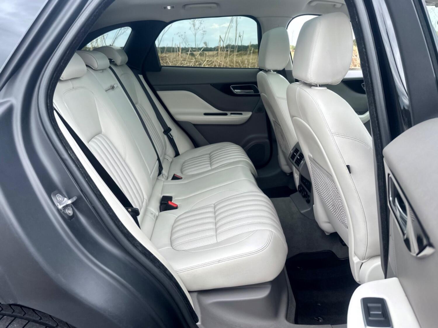 Used Jaguar F-Pace 2017 for sale - 76605809: Photo 15