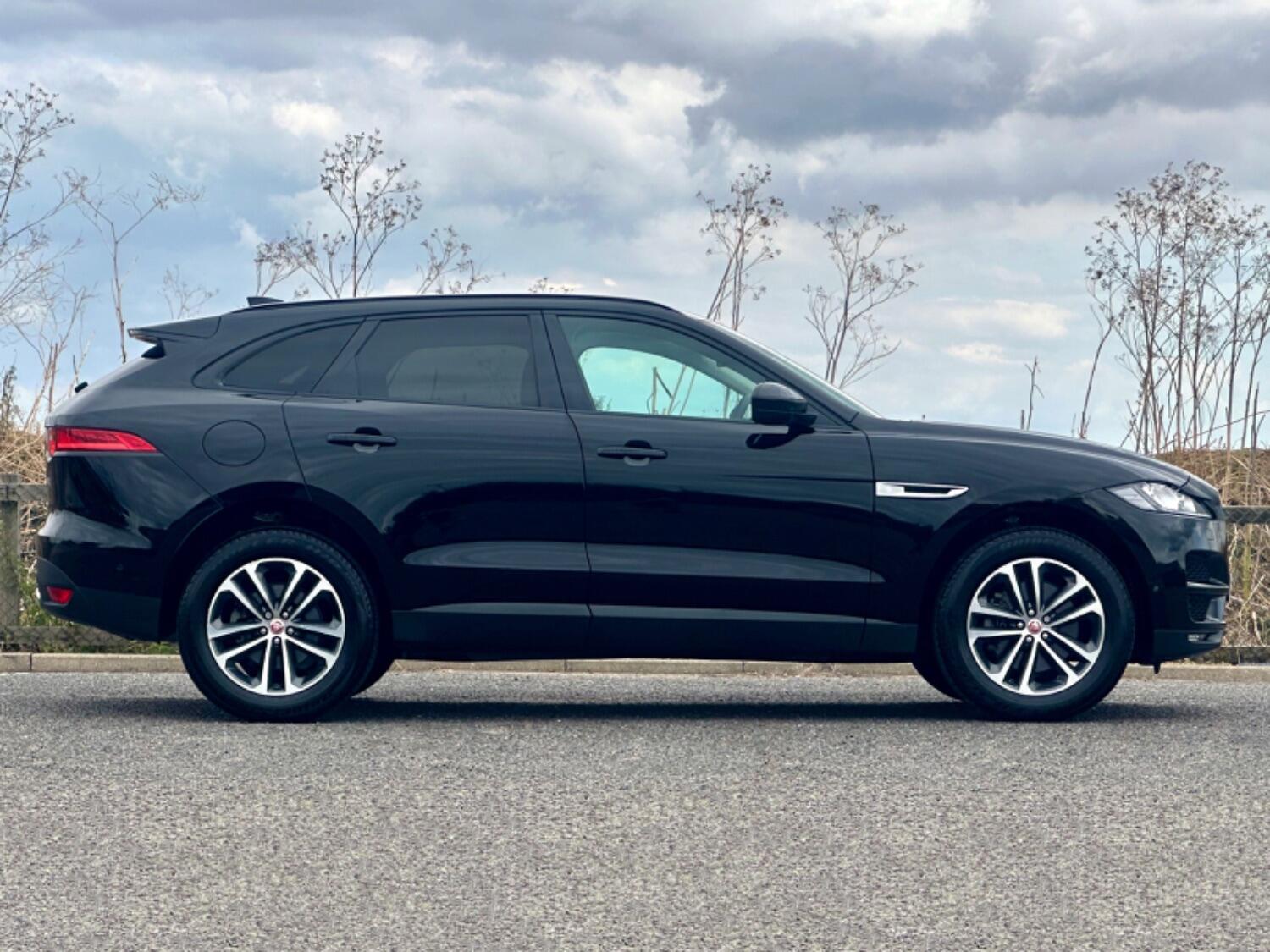 Used Jaguar F-Pace 2017 for sale - 76605809: Photo 2