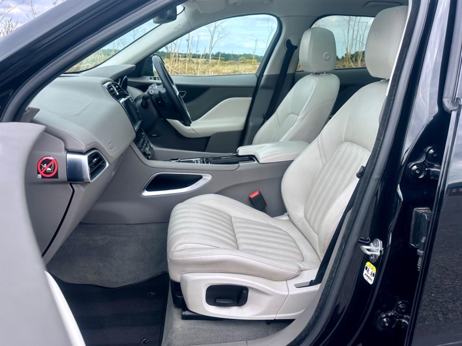 Used Jaguar F-Pace 2017 for sale - 76605809: Photo 9