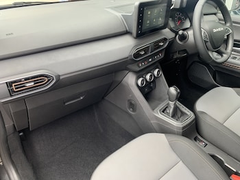 Used Dacia Sandero Stepway 2024 for sale - 79324007: Photo
