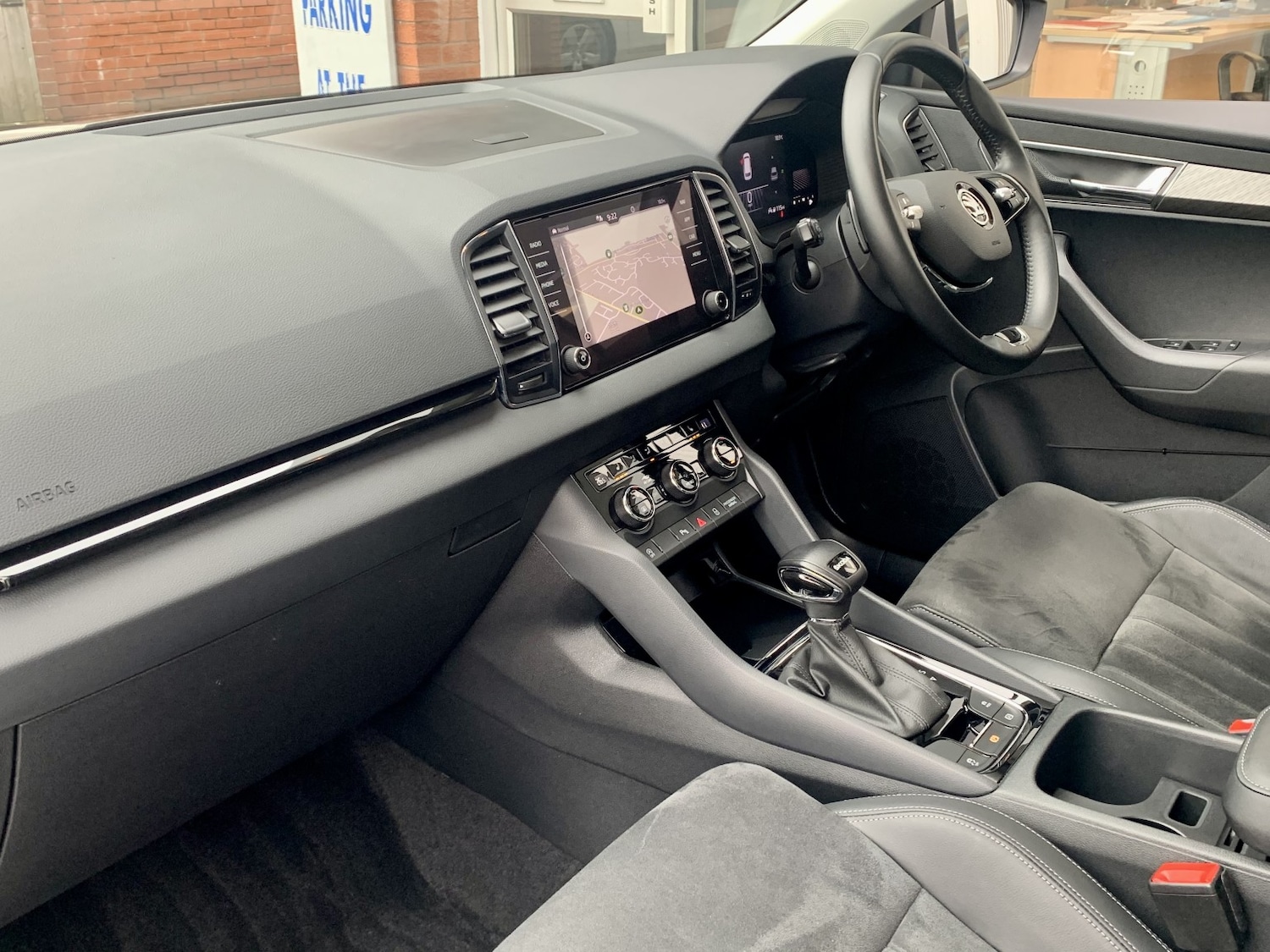 Used Skoda Karoq 2023 for sale - 77844895: Photo 2