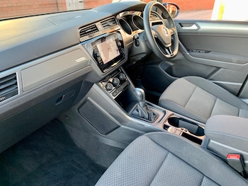 Used Volkswagen Touran 2018 for sale - 78427561: Photo