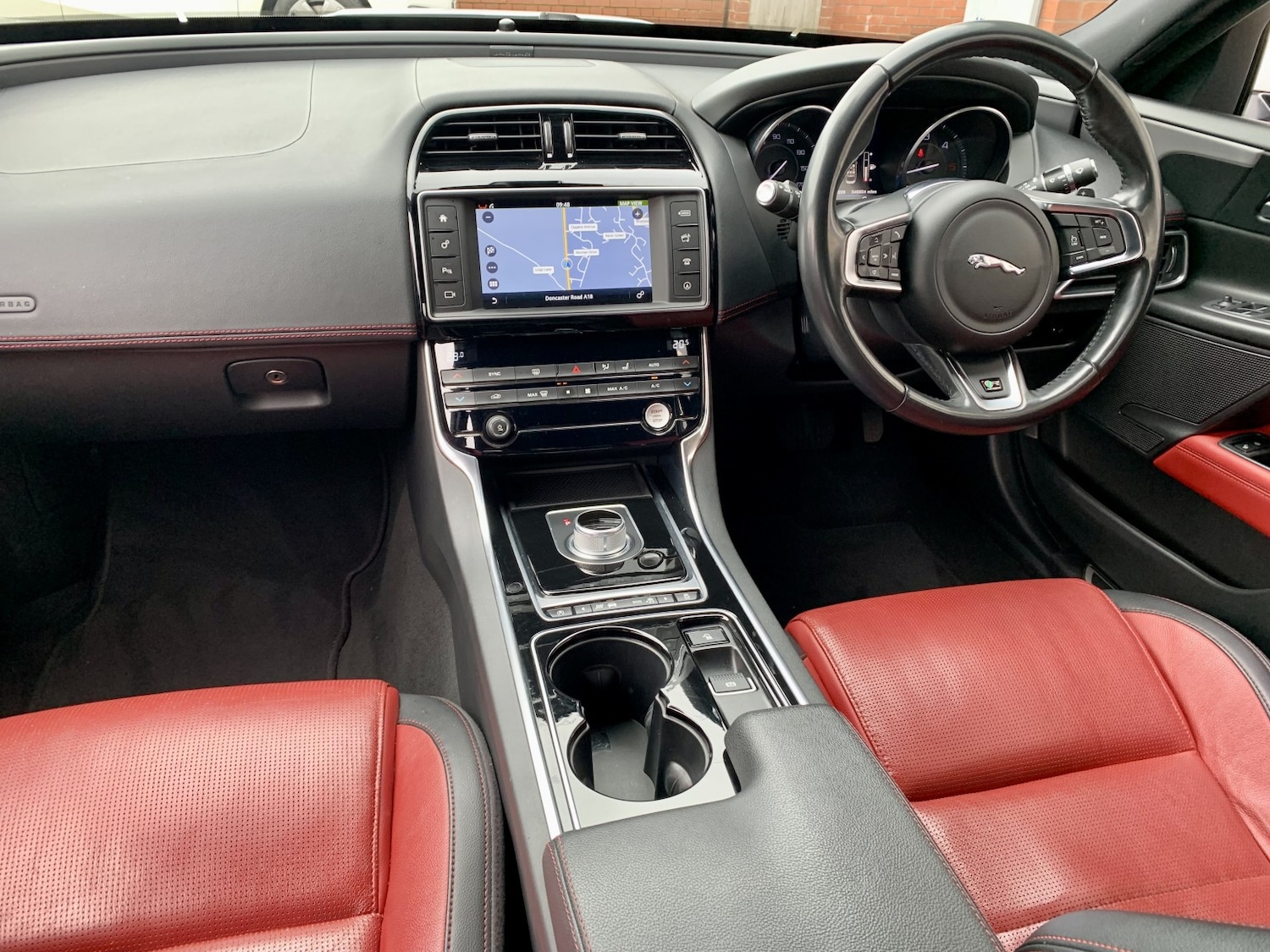 Used Jaguar XE 2016 for sale - 77844973: Photo 11