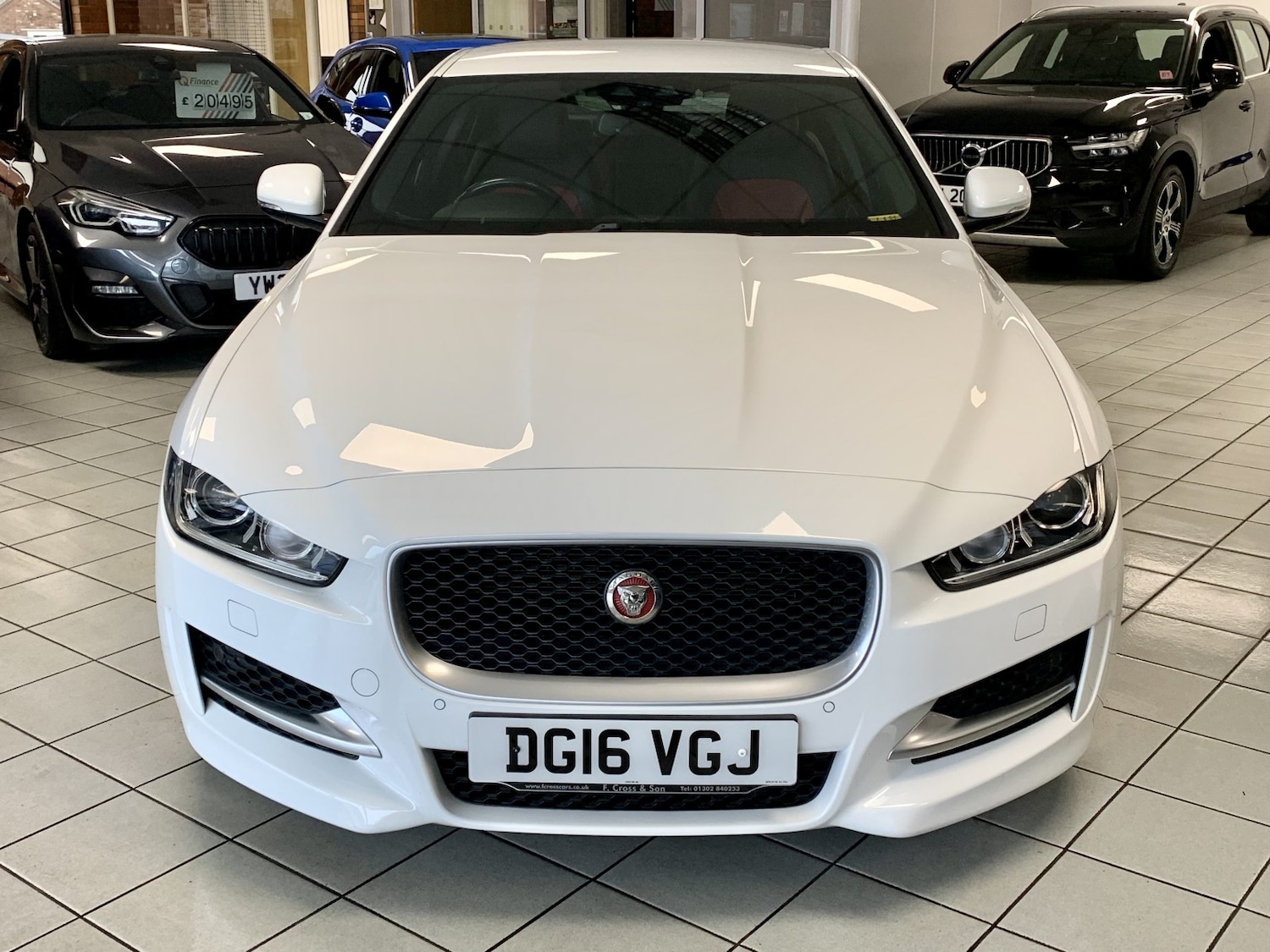 Used Jaguar XE 2016 for sale - 77844973: Photo 4