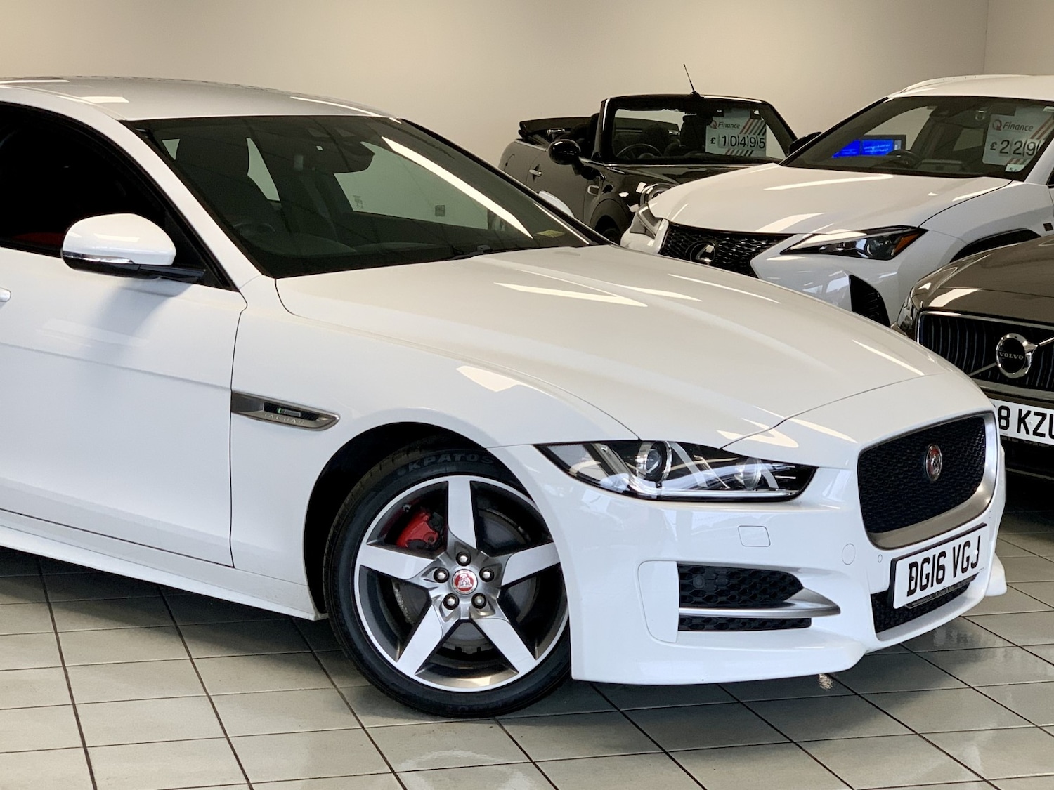 Used Jaguar XE 2016 for sale - 77844973: Photo 5
