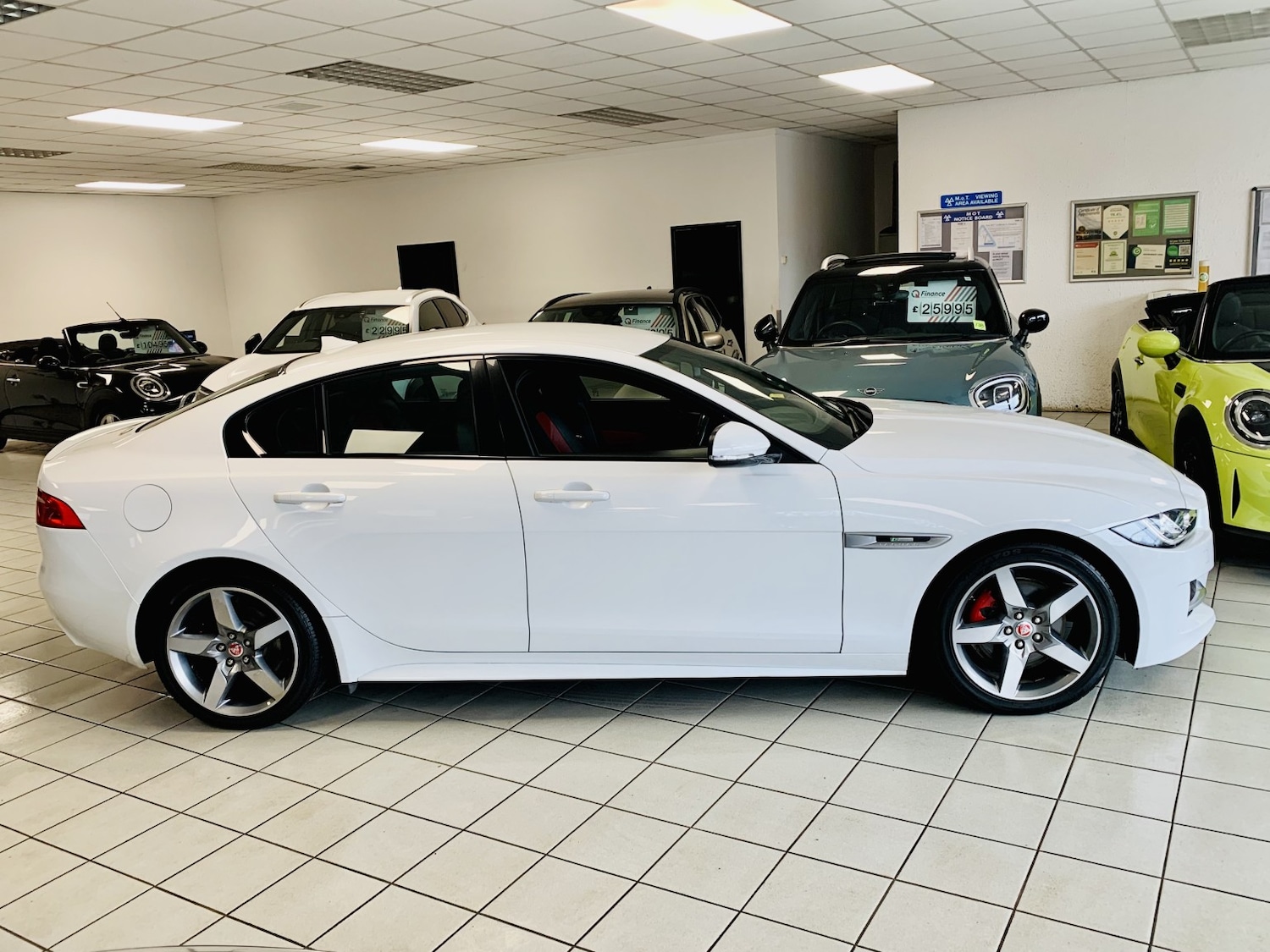 Used Jaguar XE 2016 for sale - 77844973: Photo 6