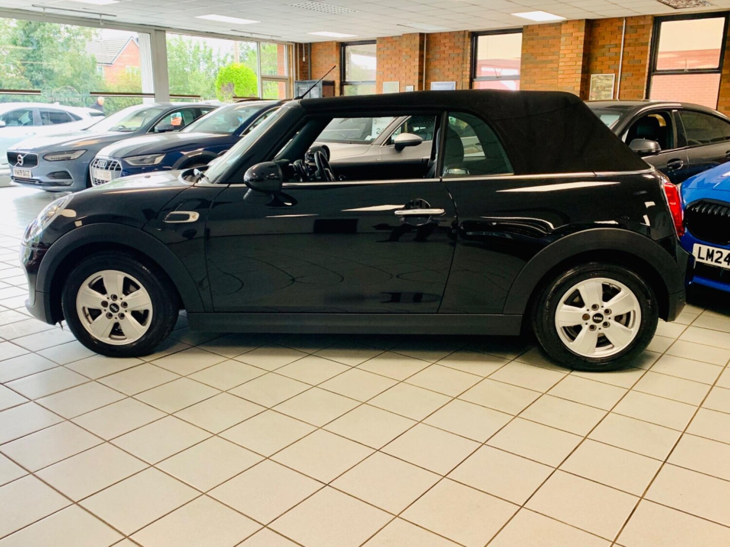 Used MINI Convertible 2019 for sale - 77844672: Photo 15