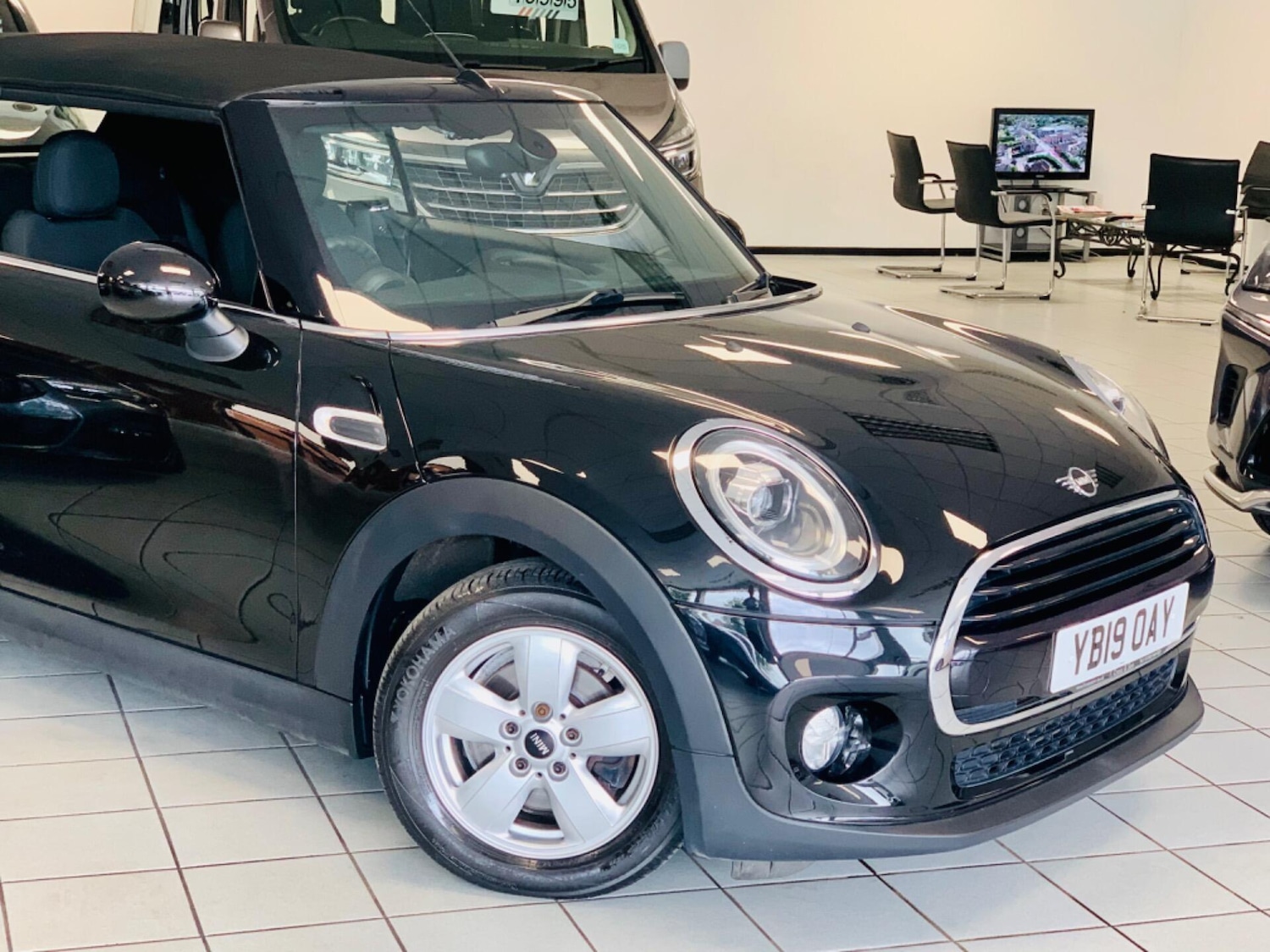 Used MINI Convertible 2019 for sale - 77844672: Photo 4