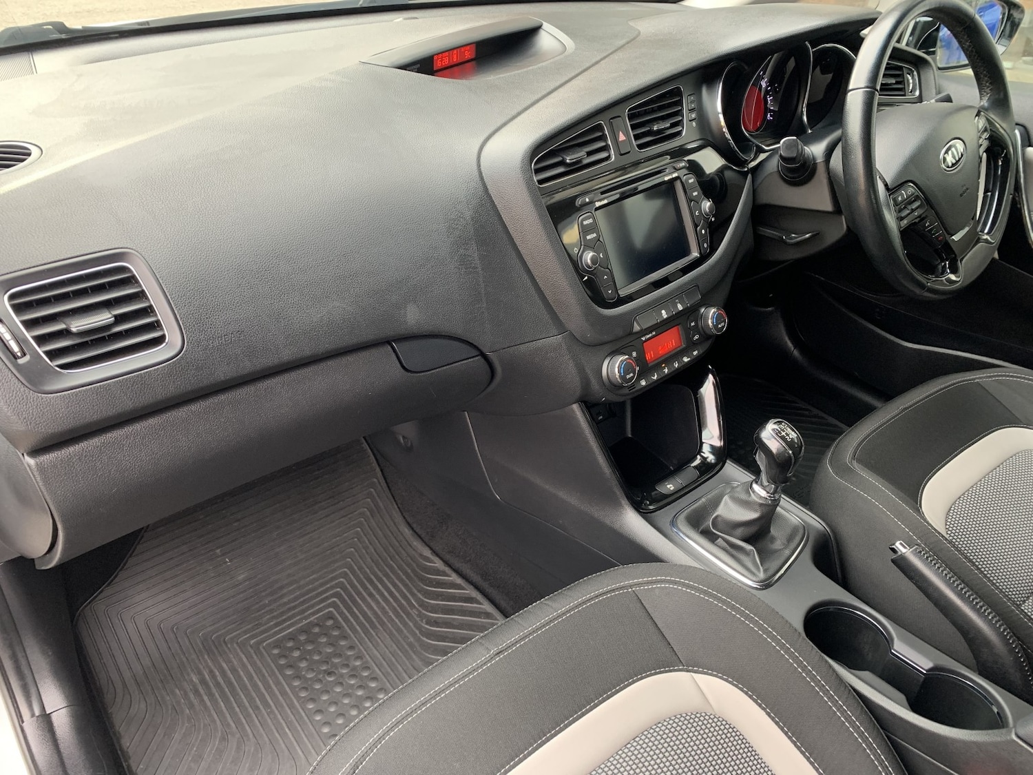 Used Kia Ceed 2015 for sale - 78031775: Photo 9