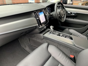 Used Volvo V90 Cross Country 2019 for sale - 79302223: Photo